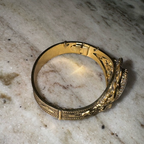 Whiting & Davis Cameo Gold Bangle - Picture 8 of 16